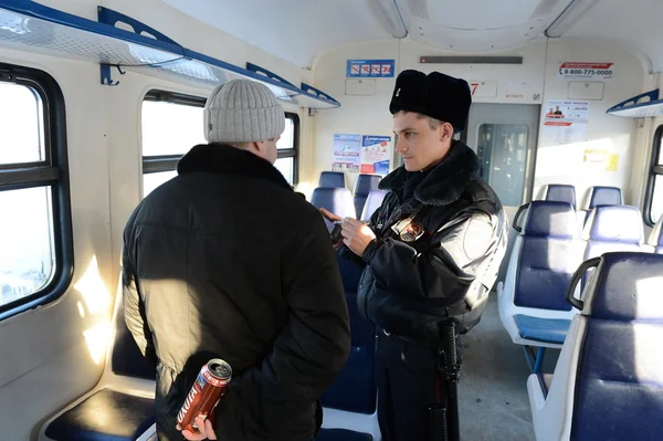 Employees of the transport police caught the passenger with a beer in the train.