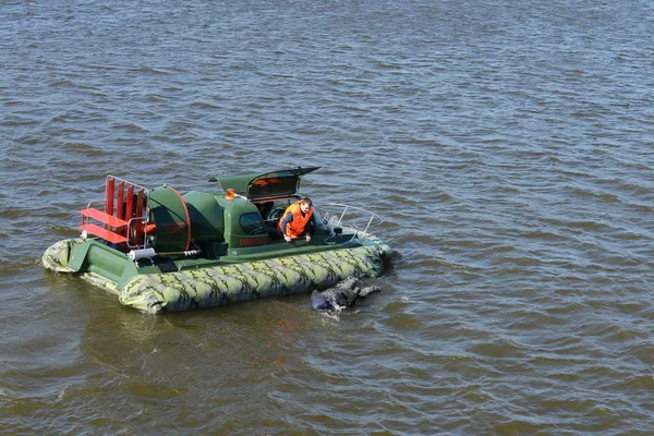 Training on the amphibious boat \