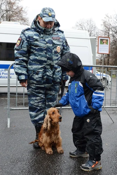 Cynologists with dogs in Moscow.