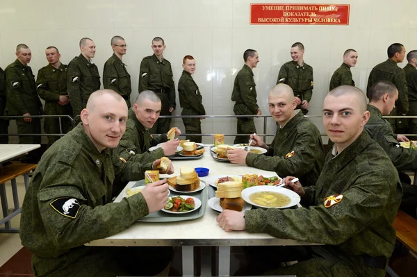 Soldiers have lunch in canteens.