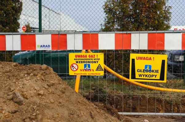 Construction barrier and ground