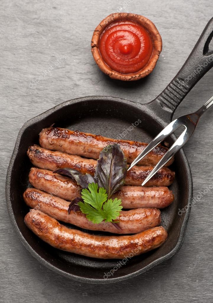С чем вкусно пожарить сосиски
