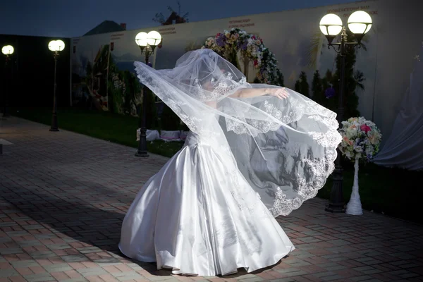 Groom bride dance