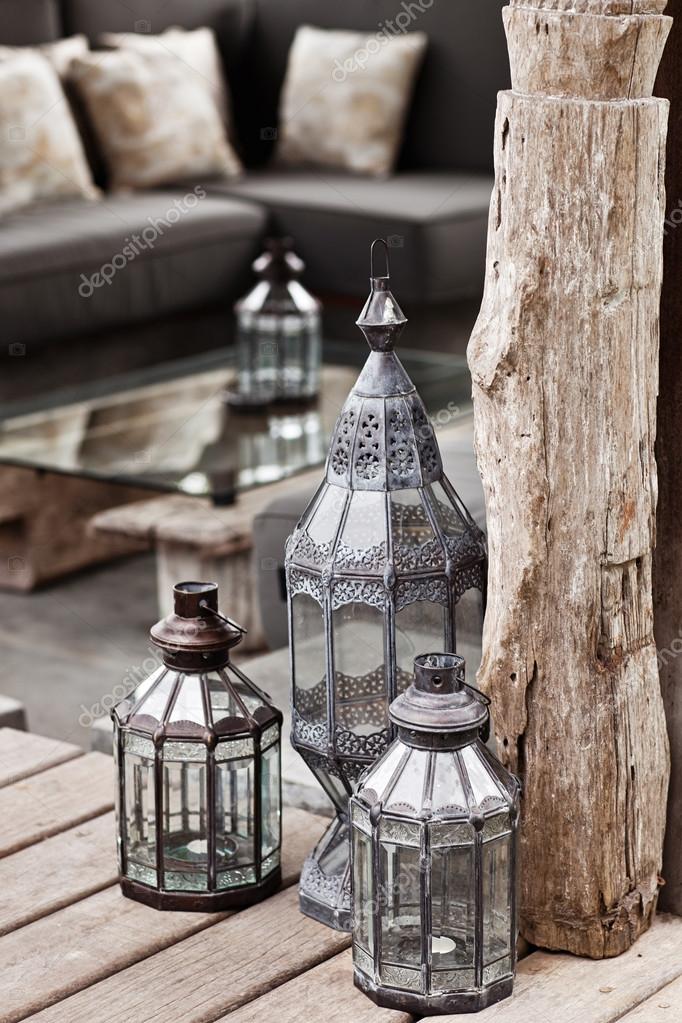 Alte schwarze metall vintage lampen in grau exterieur. auÃen dekor ...