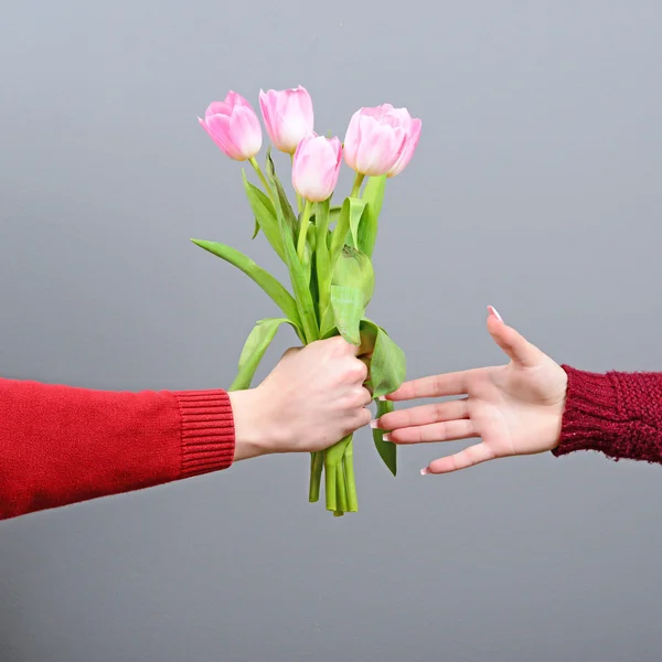 Man giving bouquet of tulips to woman - Valentine - Gift - Propo