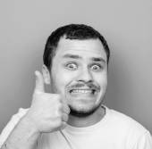 Similarto86863734Portraitofmanwithfunny动态包了该吃药表情图片