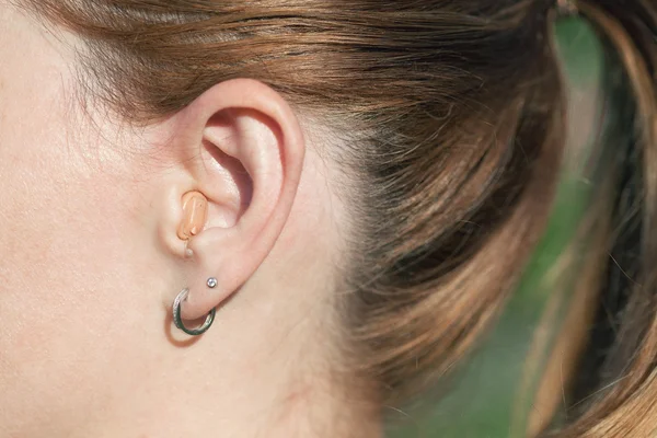 Hearing aid in the women's ear