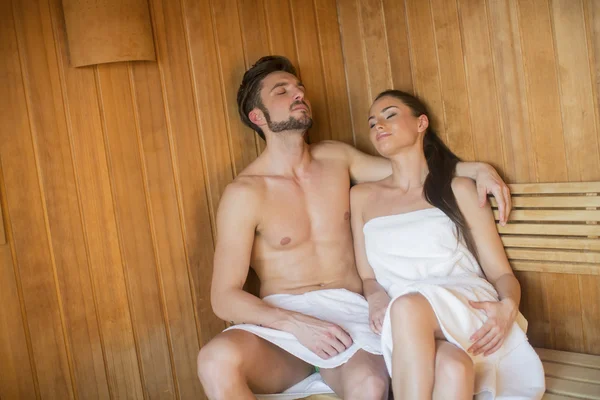 Винтажное секс видео зрелой русской пары после сауны и бассейна