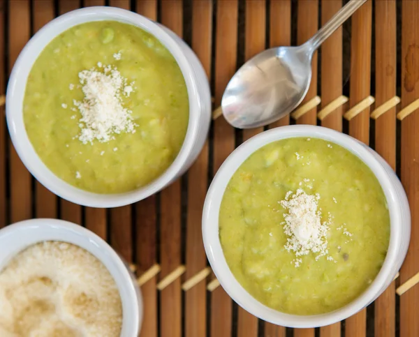 Fragrant green soup cream soup