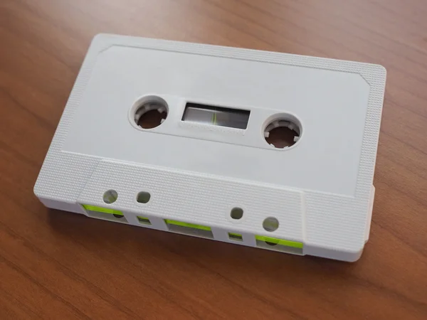 Tape cassette