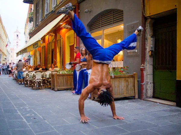 Street dancers in Nice