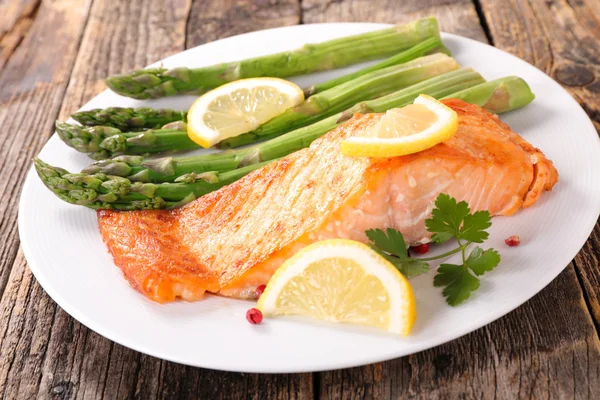 Salmon fillet and asparagus