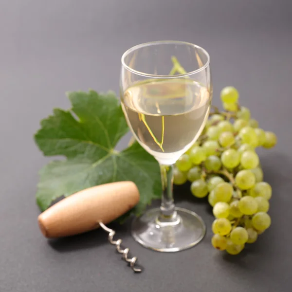 White wine and grapes