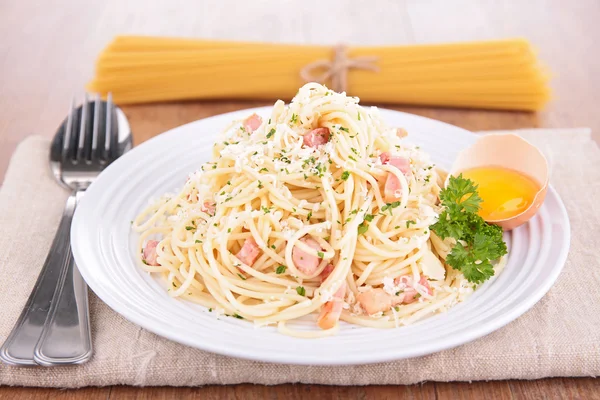 Pasta with pea and ham