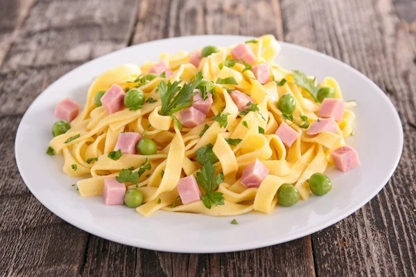 Pasta with pea and ham