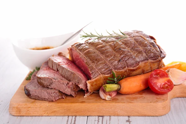 Roast beef on cutting board