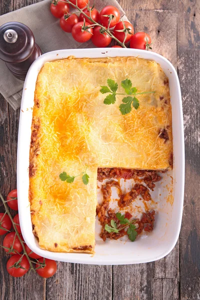 Gratin with beef, cheese and cream