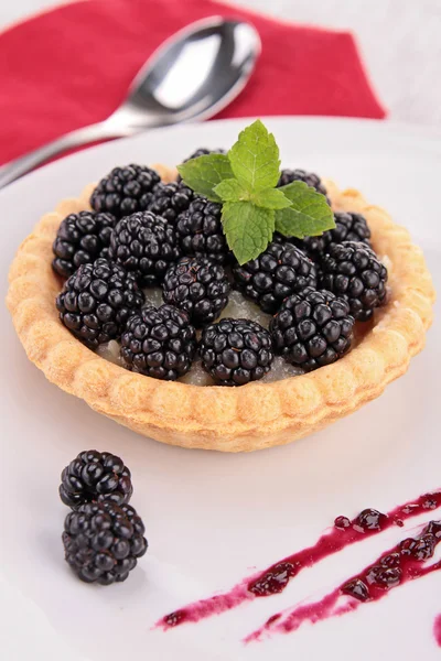 Pie with fresh blackberries