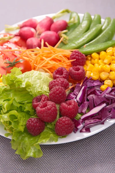 Vegetable salad with raspberries