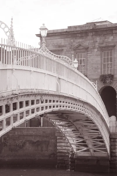 Ha'penny Bridge, River Liffey, Dublin