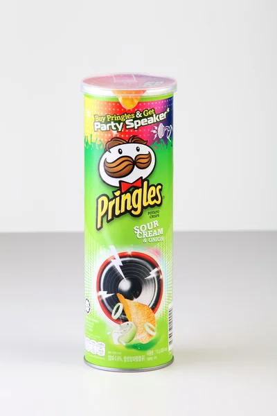 Pringles chips package