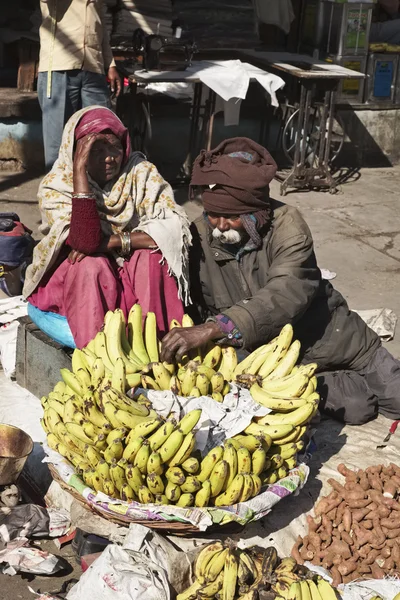 Fruit street sellers at the Uttar Pradesh market