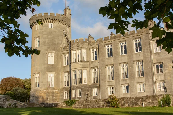 Photo famous 5 star dromoland castle hotel and golf club in ireland