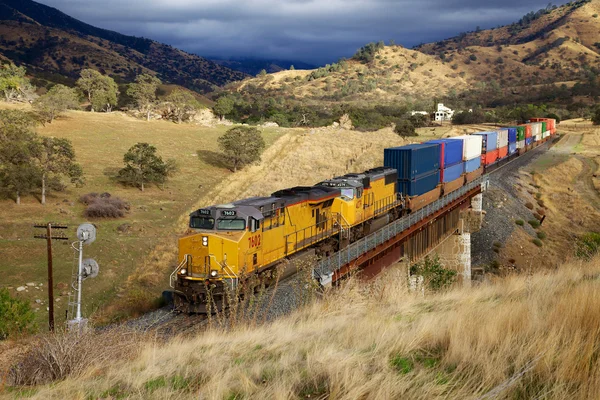 The train goes across the bridge