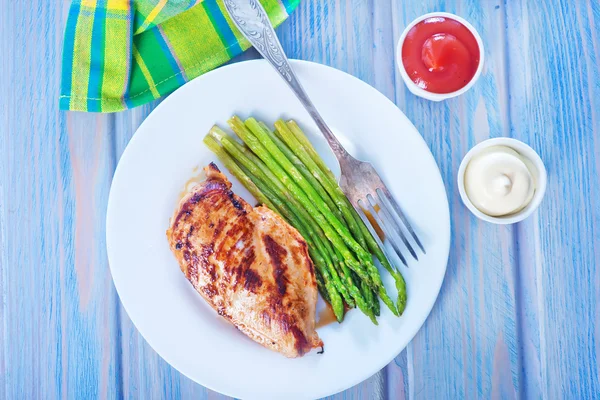 Fried chicken and asparagus