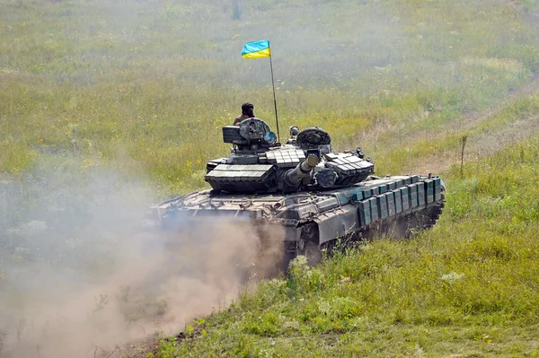 Main battle tank under the Ukrainian flag