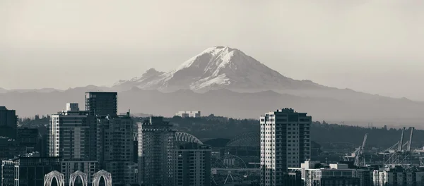 Mount Rainier and Seattle city