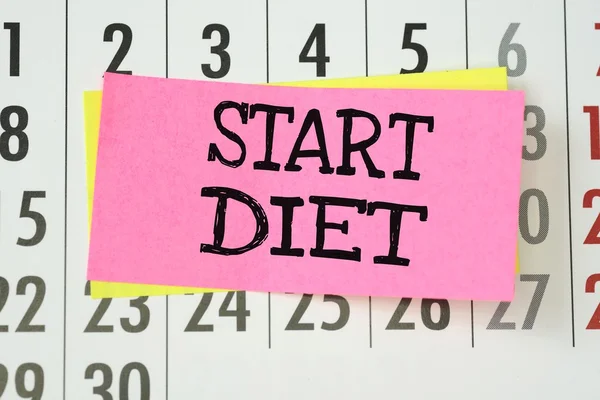 The phrase Start Diet written on sticky paper note