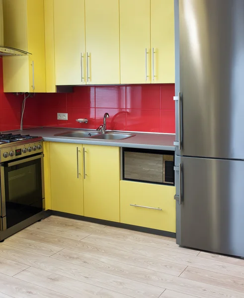 Keuken met rode tegel vloeren — stockfoto © lmphot #8669679