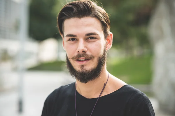 FOTO JOVEN GUAPO foto joven guapo: