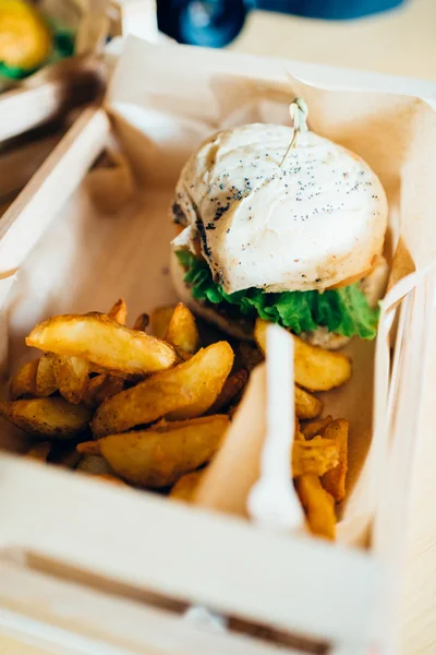 Veggie hamburger served with potato chips