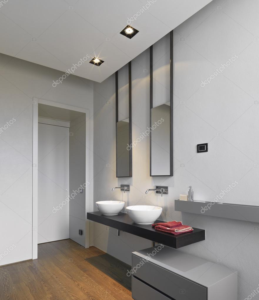 Interiör bild av ett modernt badrum — stockfotografi ...