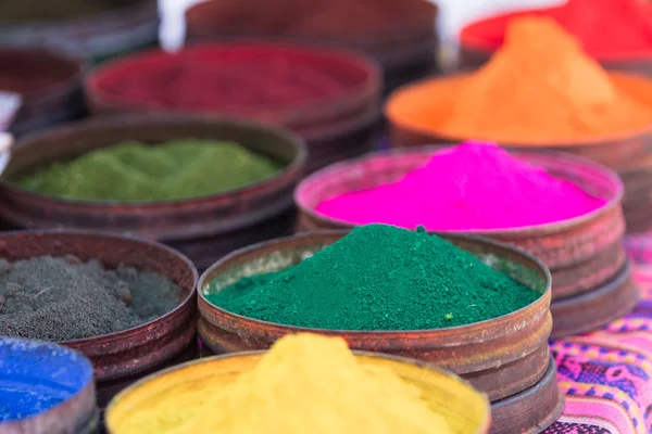 Colorful dyes from natural minerals