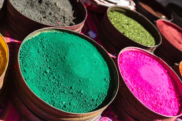 Colorful dyes from natural minerals