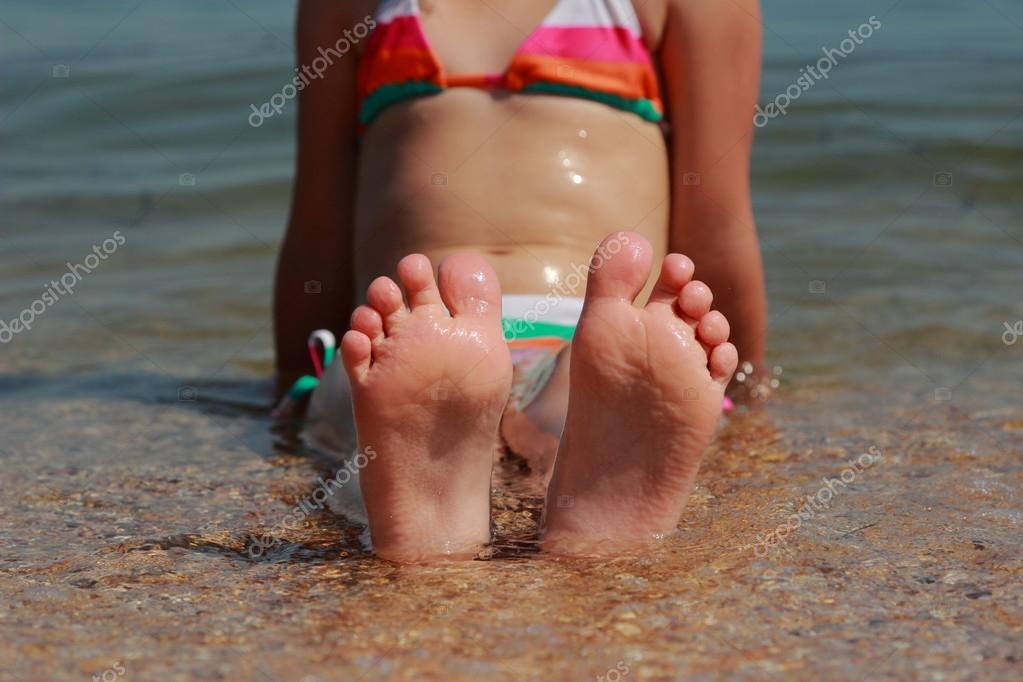 Pots lacey navas beach feet