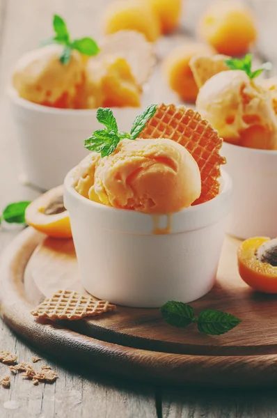 Apricot ice-cream with mint