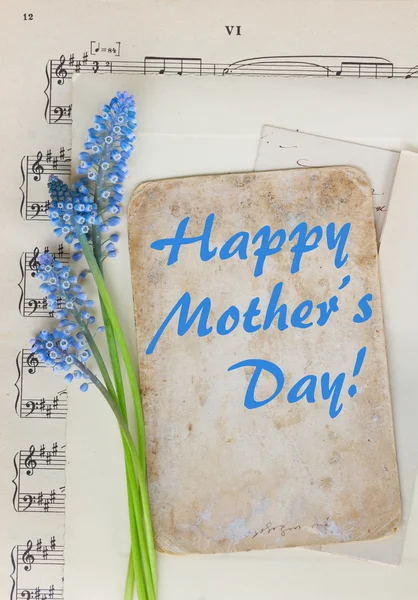 Muscari flowers and paper note
