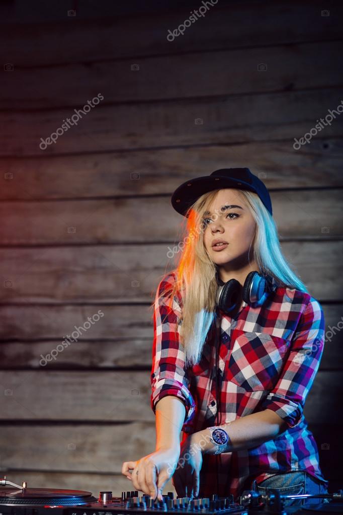 скачать музыку клуба