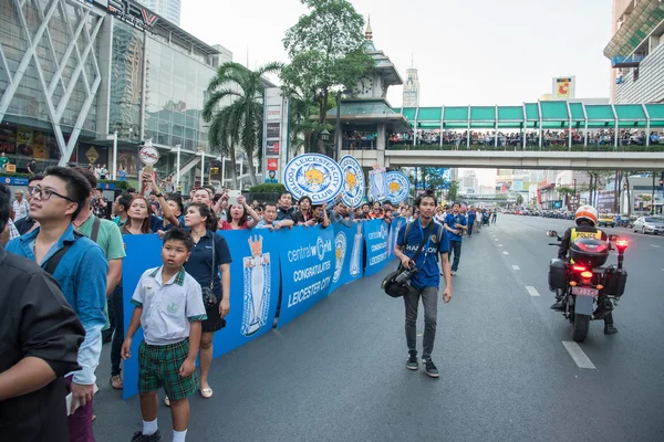 Huge crowds of supporter waiting for parade of Leicester City Football Club