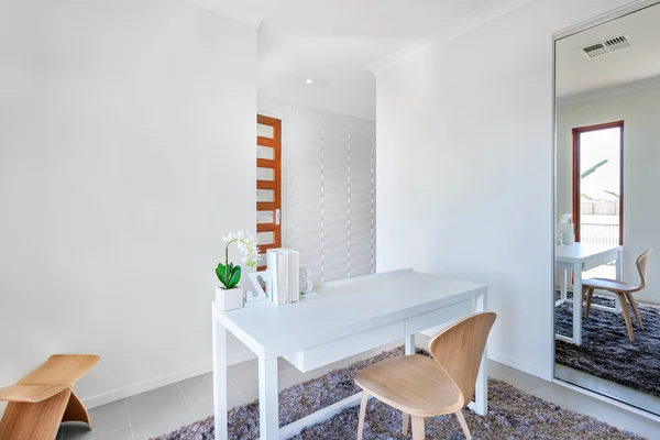 Workroom with white walls and a table with simple decoration