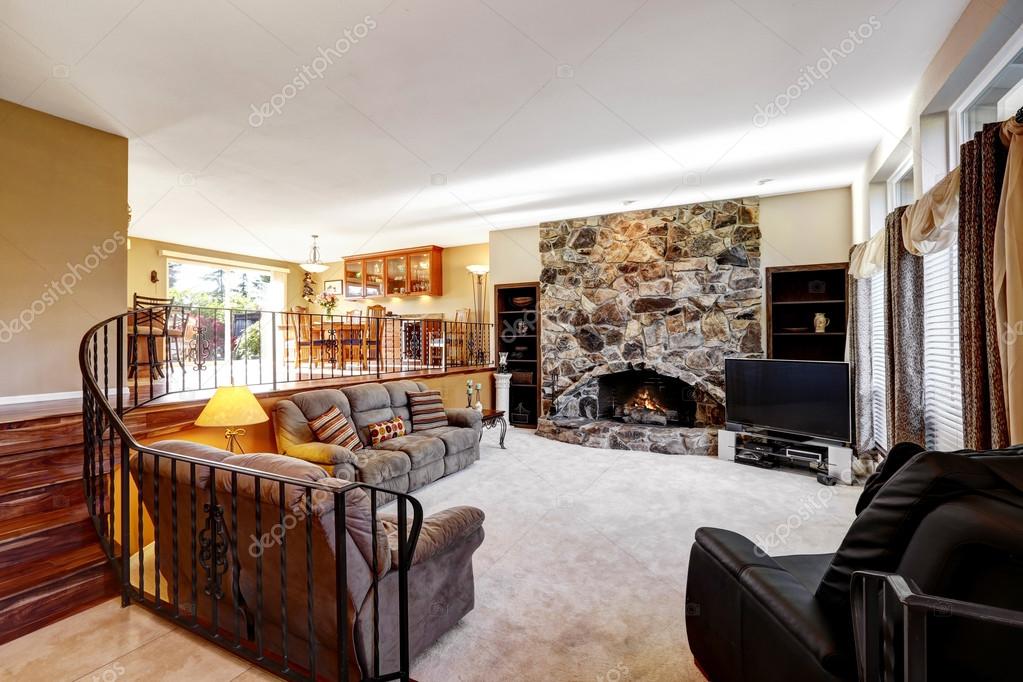 Luxe open woonkamer interieur met stenen open haard — stockfoto ... Openhaard woonkamer interieur