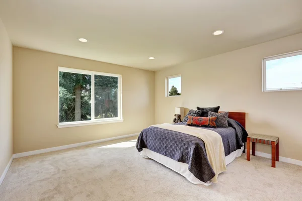 Photo of a small craftsman master bedroom with beige walls.