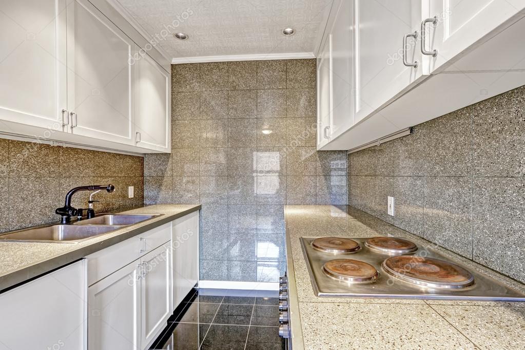Moderne keuken met tegel trim — stockfoto © iriana88w #53622659