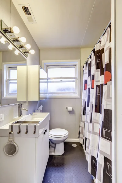 Bianco e nero tenda in bagno vecchio — foto stock © iriana88w ... Bagno con pavimento nero