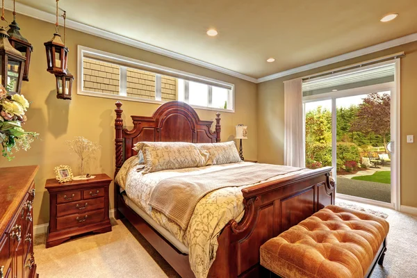 Luxury bedroom carved wood furniture set