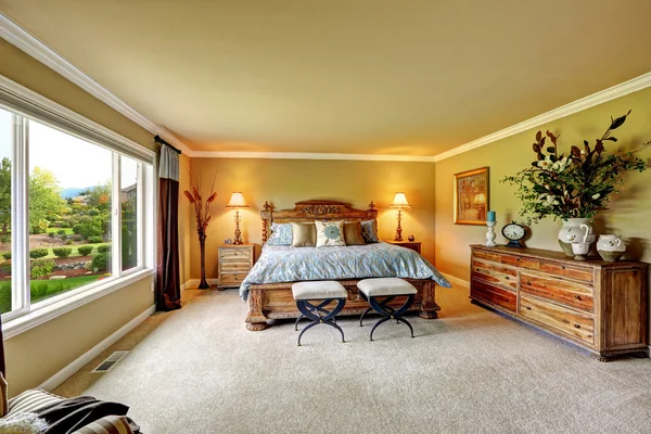 Luxury bedroom carved wood furniture set